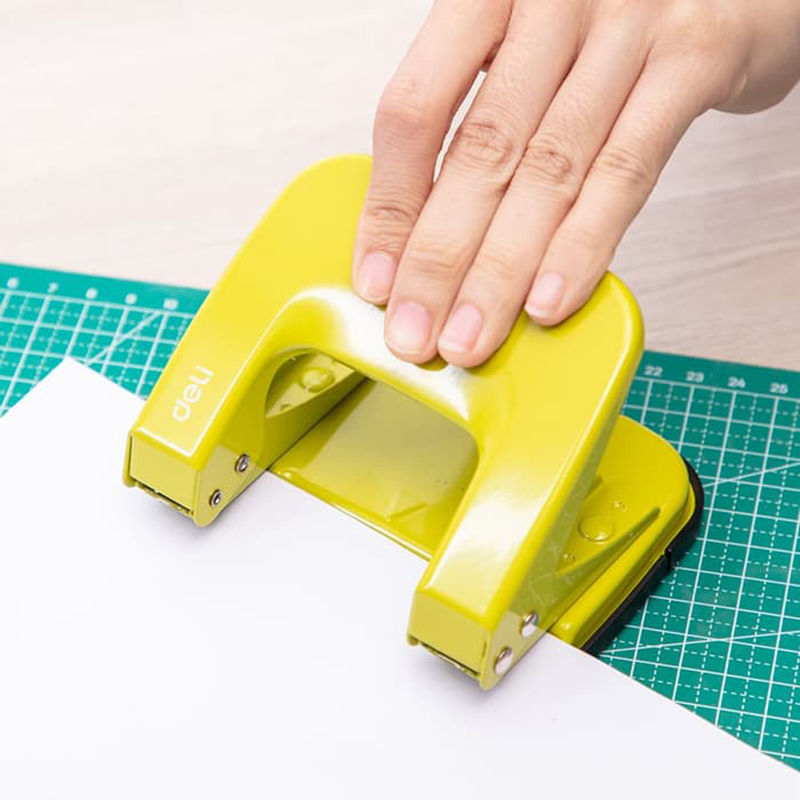 Hướng dẫn cách sử dụng đồ bấm lỗ giấy deli đơn giản